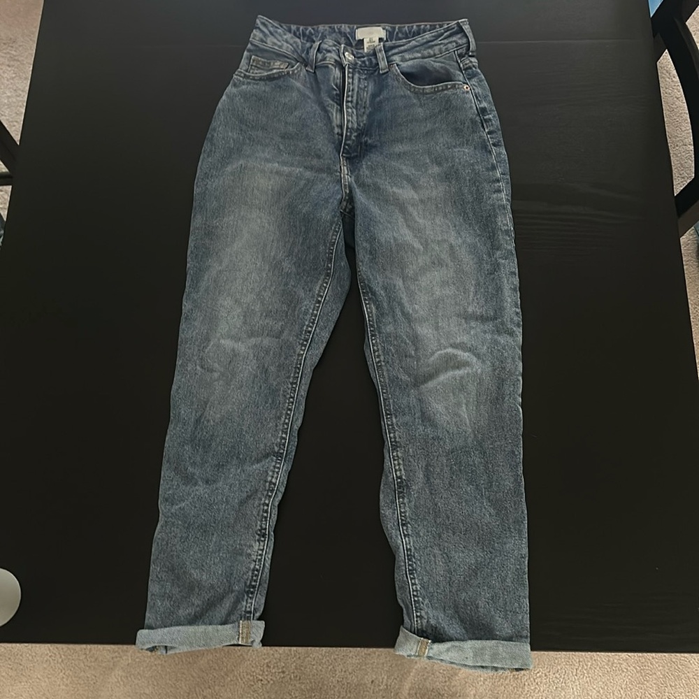 H&M Mom jeans. Size 4, good condition.